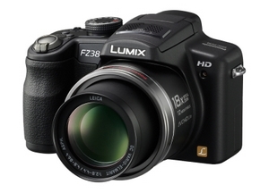 Panasonic Lumix DMC FZ 38 Bridge Digitalkamera (Foto: Panasonic)