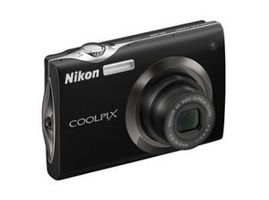 Bequeme Bedienung: Nikon S4000 Digitalkamera