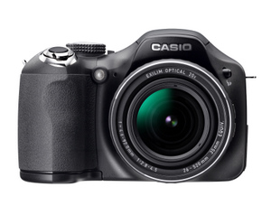 Mit einer Hand: Casio Exilim EX-FH20 Digitalkamera