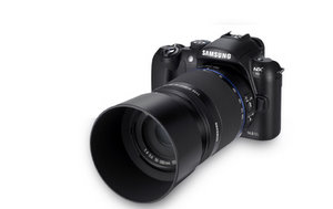 Nicht sehr flexibel: Samsung NX10 System Digitalkamera