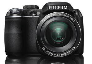 Anspruchsvoll: Fujifilm Finepix S3300 Digitalkamera