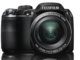 Zoom, Zoom, Zoom: Fujifilm Finepix S4000 Digitalkamera