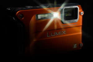 Komplett: Panasonic Lumix DMC-FT4 Outdoor Digitalkamera